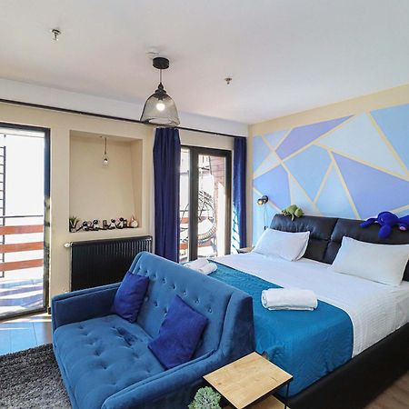 Stylish Studio Apartment With Balcony กูเดาริ ภายนอก รูปภาพ