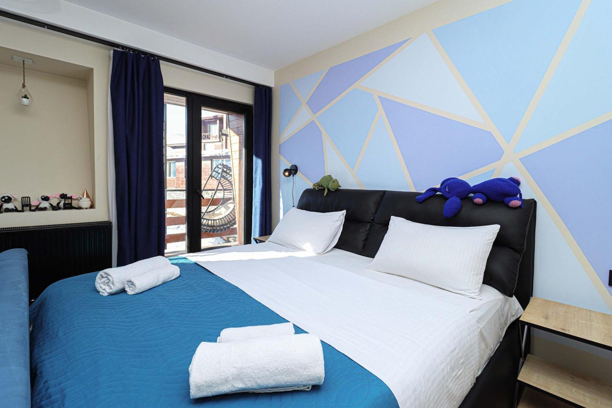 Stylish Studio Apartment With Balcony กูเดาริ ภายนอก รูปภาพ