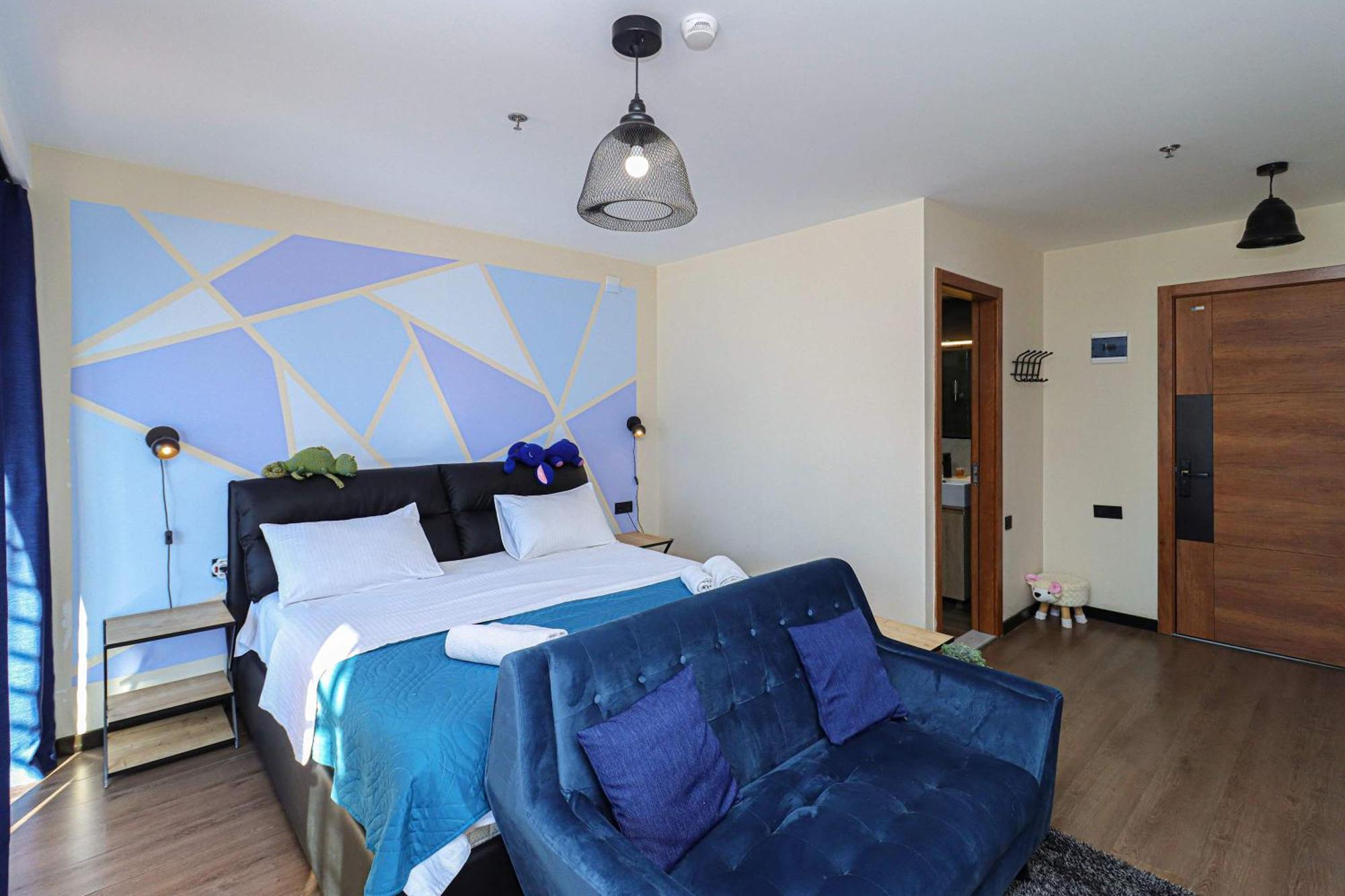 Stylish Studio Apartment With Balcony กูเดาริ ภายนอก รูปภาพ