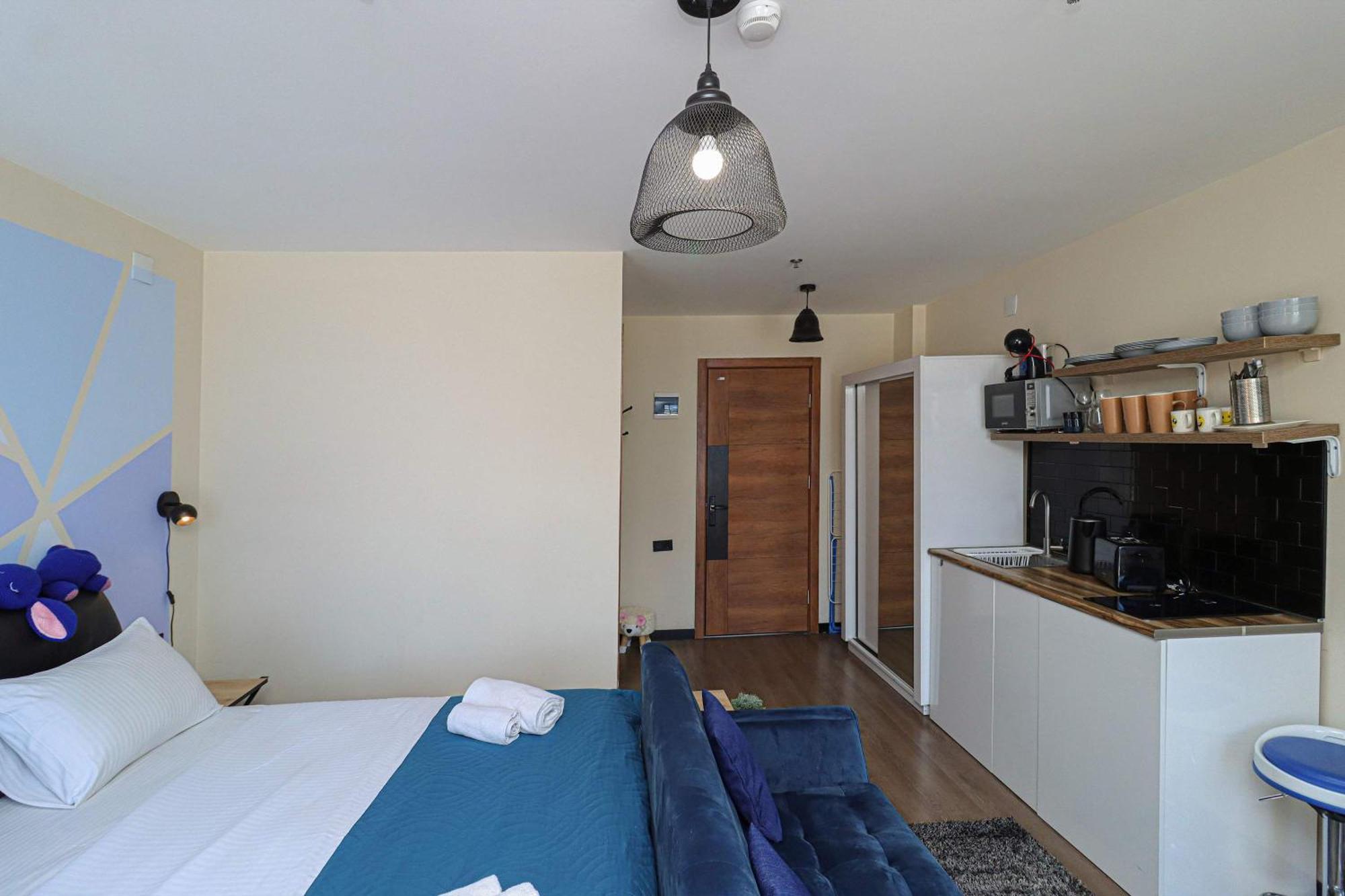 Stylish Studio Apartment With Balcony กูเดาริ ภายนอก รูปภาพ