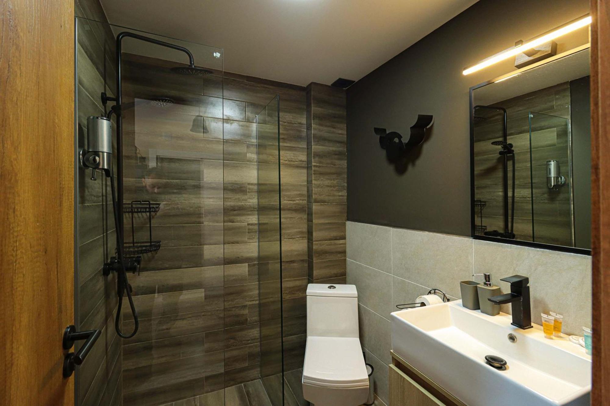 Stylish Studio Apartment With Balcony กูเดาริ ภายนอก รูปภาพ
