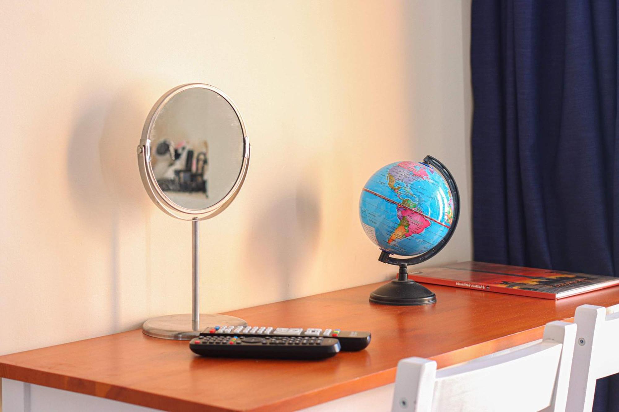 Stylish Studio Apartment With Balcony กูเดาริ ภายนอก รูปภาพ
