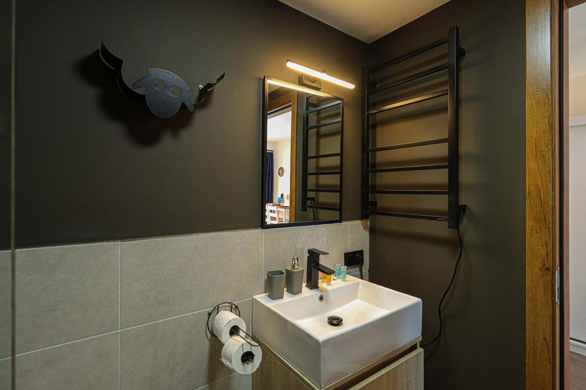 Stylish Studio Apartment With Balcony กูเดาริ ภายนอก รูปภาพ