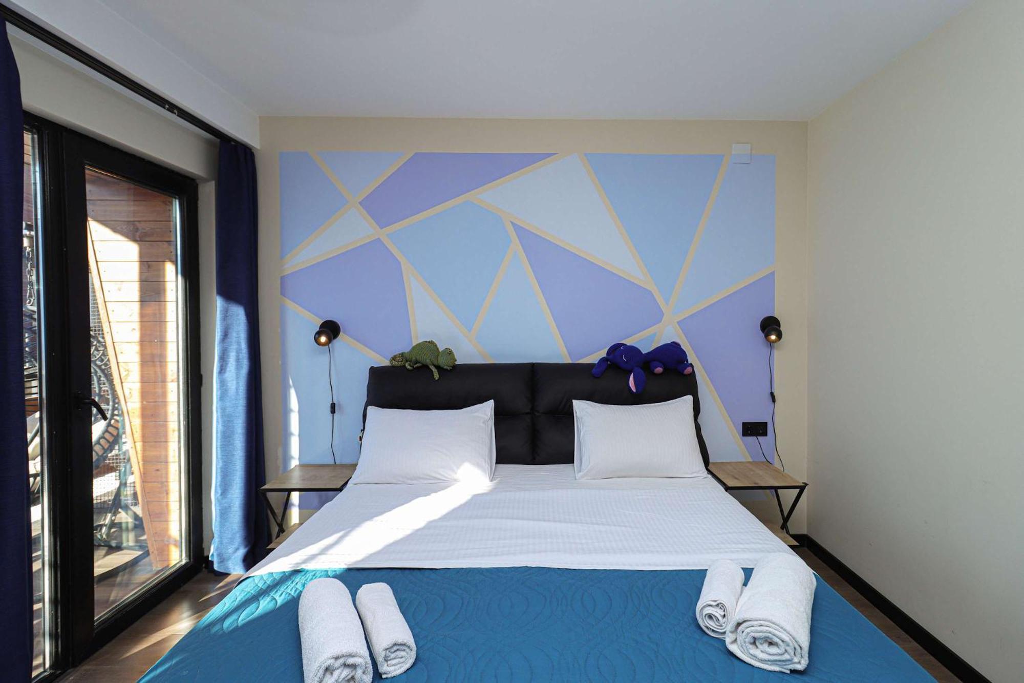 Stylish Studio Apartment With Balcony กูเดาริ ภายนอก รูปภาพ